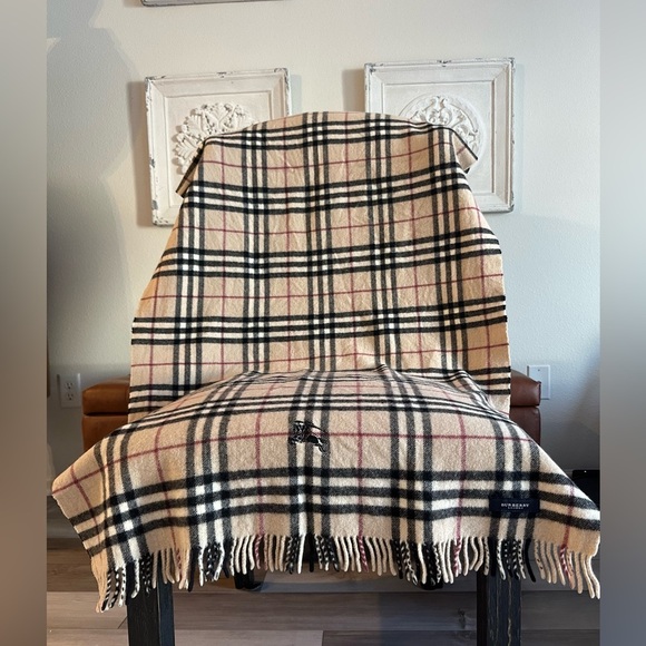 Authentic Burberry Classic Nova Check Scarf, lap blanket, shawl 100% pure wool - Picture 2 of 15
